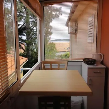 Seafront Pretner - With Balcony And Sea View *