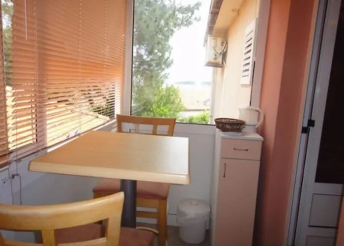 Seafront Pretner - With Balcony And Sea View 公寓