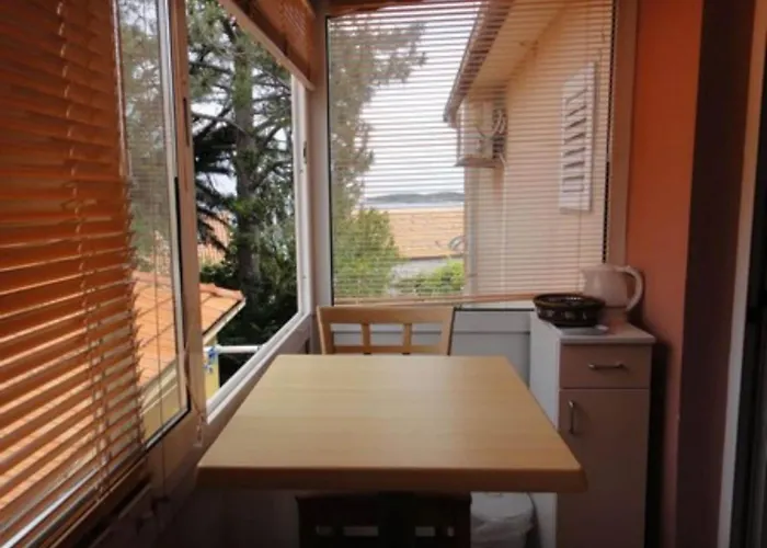 Seafront Pretner - With Balcony And Sea View *