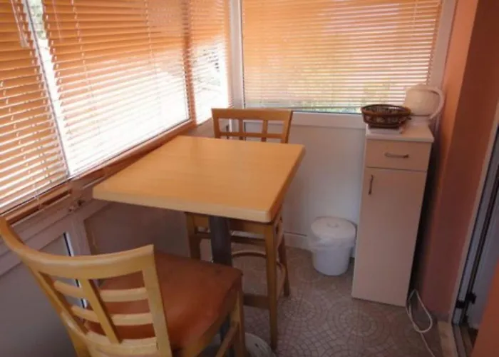 Seafront Pretner - With Balcony And Sea View